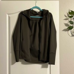 Military green running jacket 🍃